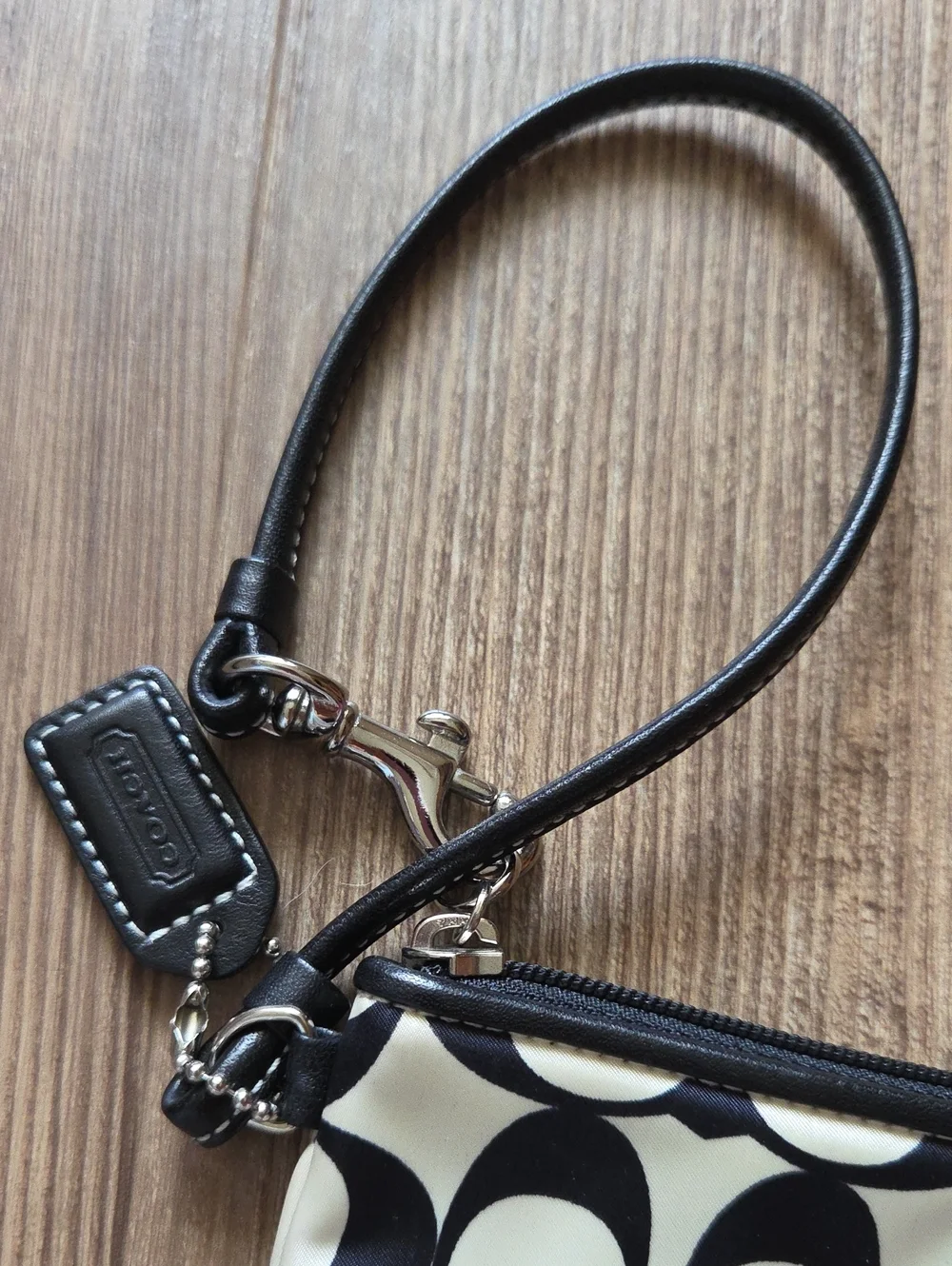Coach wristlet black